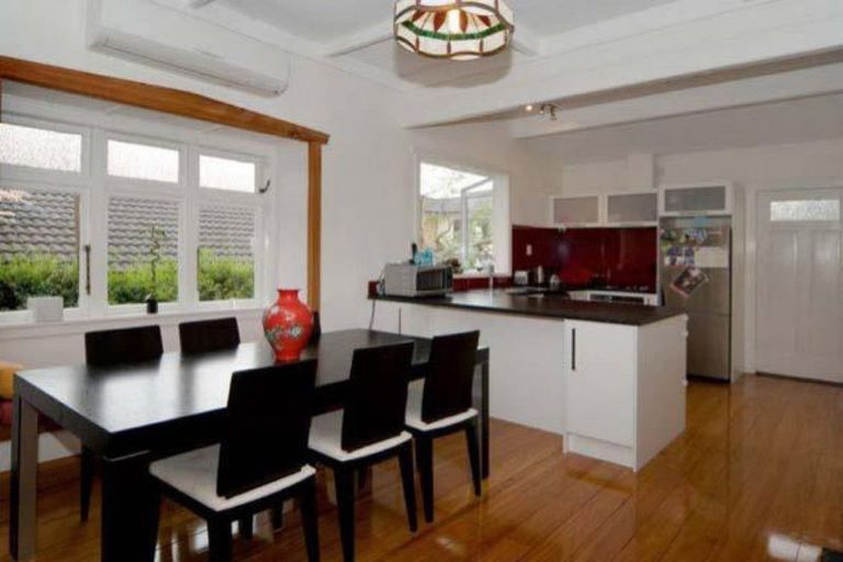 Photo of property in 13a Irirangi Road, Greenlane, Auckland, 1061