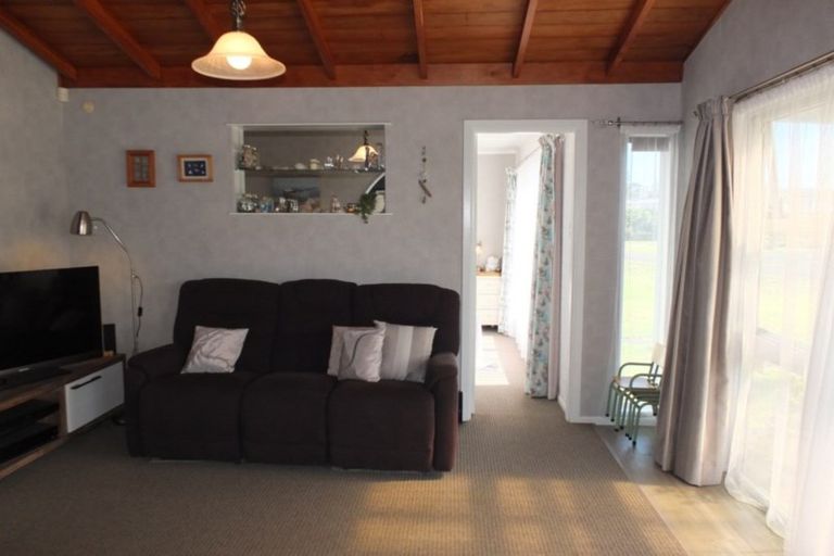 Photo of property in 8 Mack Street, Foxton Beach, Foxton, 4815