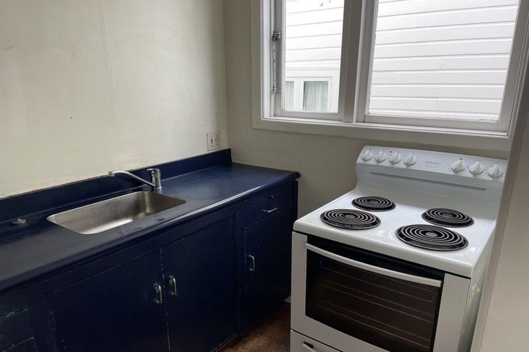 Photo of property in 10a Oriental Terrace, Mount Victoria, Wellington, 6011