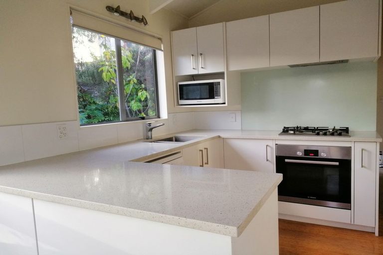 Photo of property in 2/33 Wolsley Avenue, Milford, Auckland, 0620