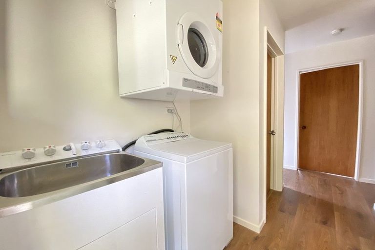 Photo of property in 127 Wynyard Crescent, Fernhill, Queenstown, 9300