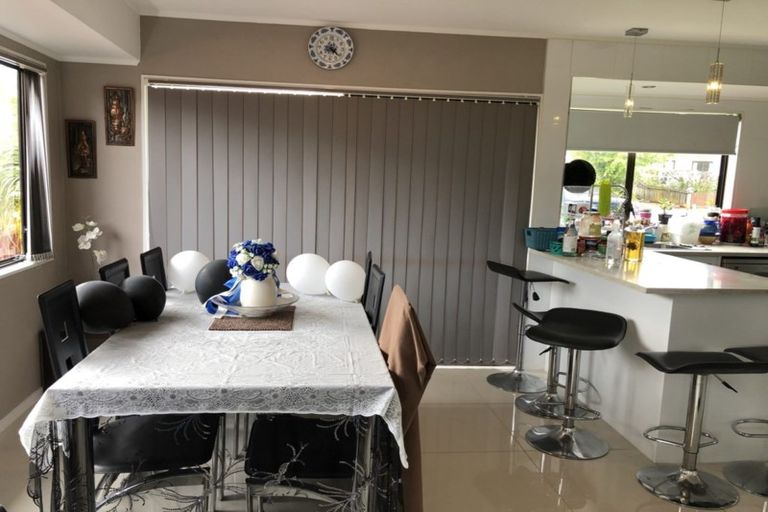 Photo of property in 1/81 Aviemore Drive, Highland Park, Auckland, 2010