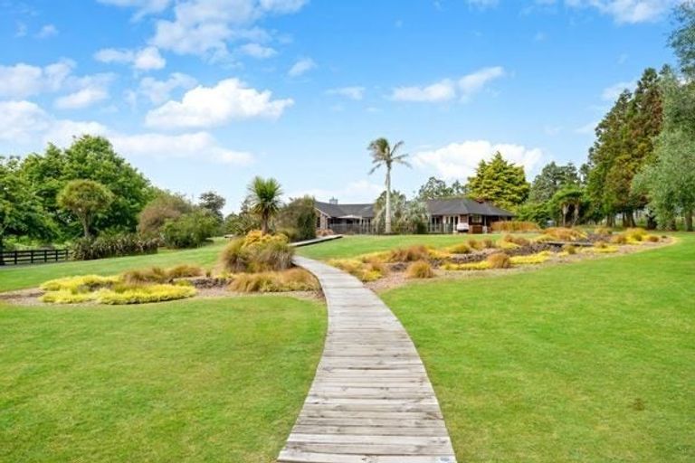 Photo of property in 40 Foster Road, Kumeu, 0891