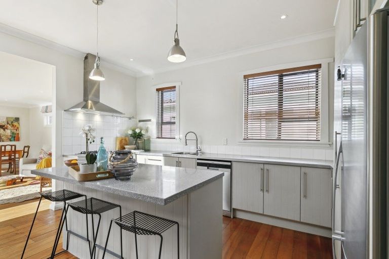 Photo of property in 21a Ngatoto Street, Khandallah, Wellington, 6035