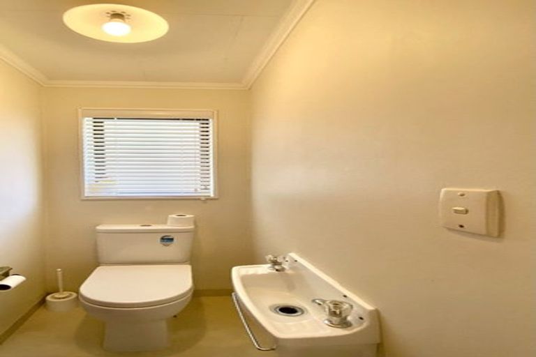 Photo of property in 122 California Drive, Totara Park, Upper Hutt, 5018