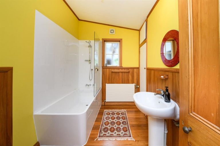 Photo of property in 512a Parewanui Road, Bulls, 4894