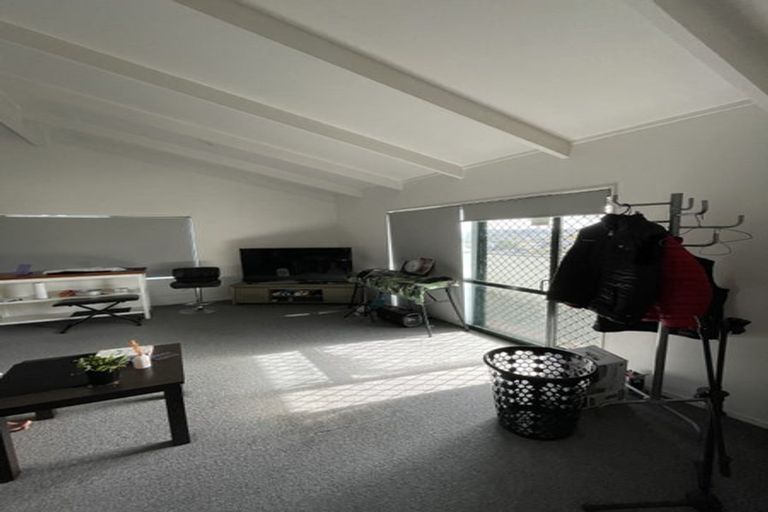 Photo of property in 357a Glenfield Road, Glenfield, Auckland, 0629