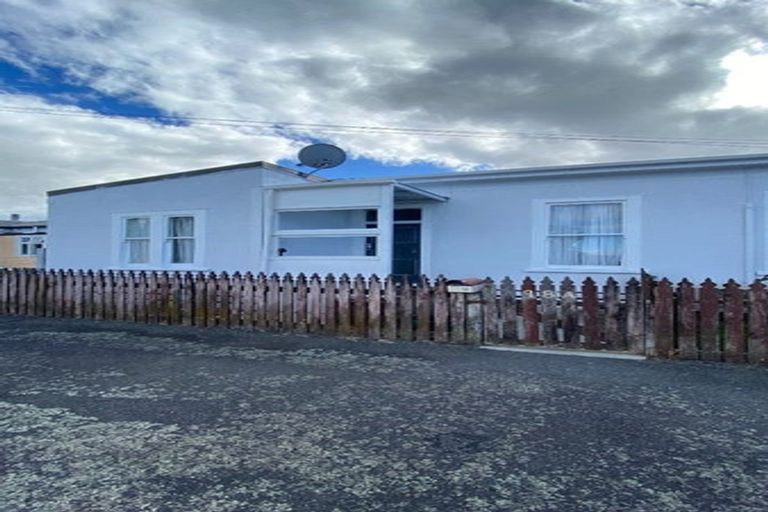 Photo of property in 98 Pembroke Street, Carterton, 5713