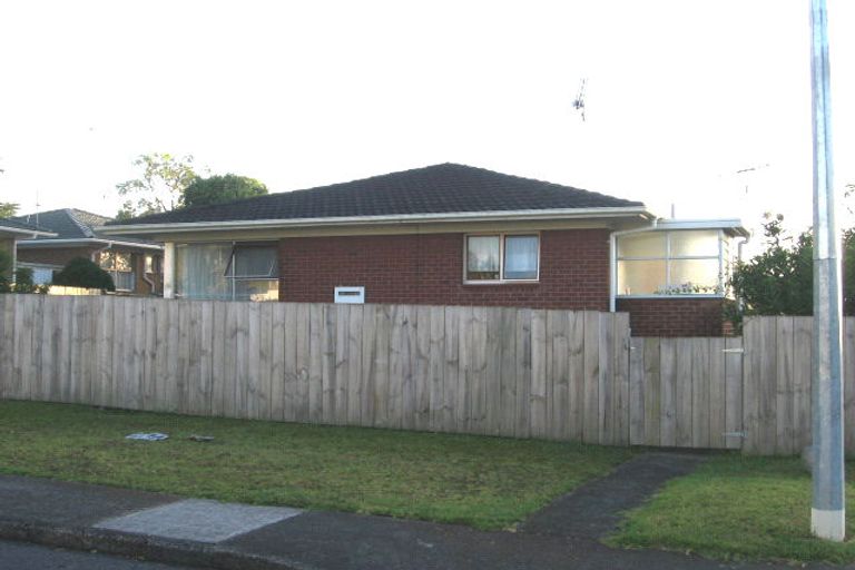 Photo of property in 1/19 Mannering Place, Hillcrest, Auckland, 0627