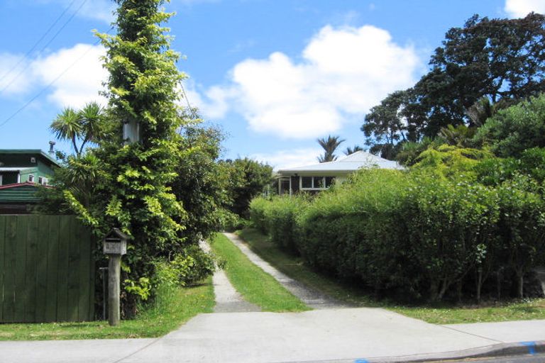 Photo of property in 221 Motutara Road, Muriwai, Waimauku, 0881
