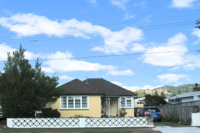 Photo of property in 6 Oak Street, Ebdentown, Upper Hutt, 5018