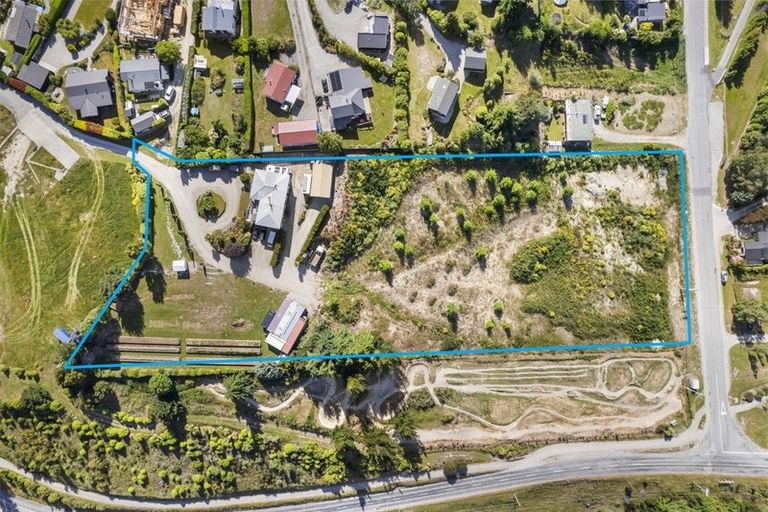 Photo of property in 17 Parry Crescent, Lake Hawea, 9382