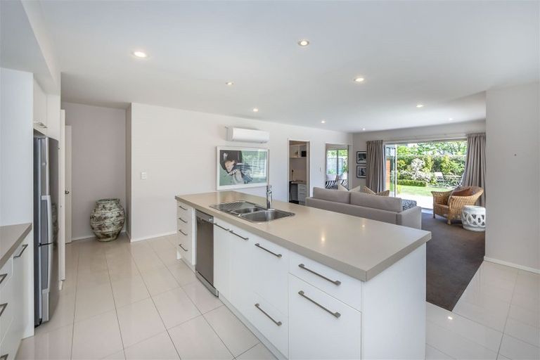 Photo of property in 2 Levinge Lane, Hillmorton, Christchurch, 8024