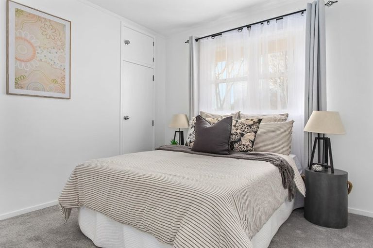 Photo of property in 1a Hikurangi Street, Te Atatu Peninsula, Auckland, 0610