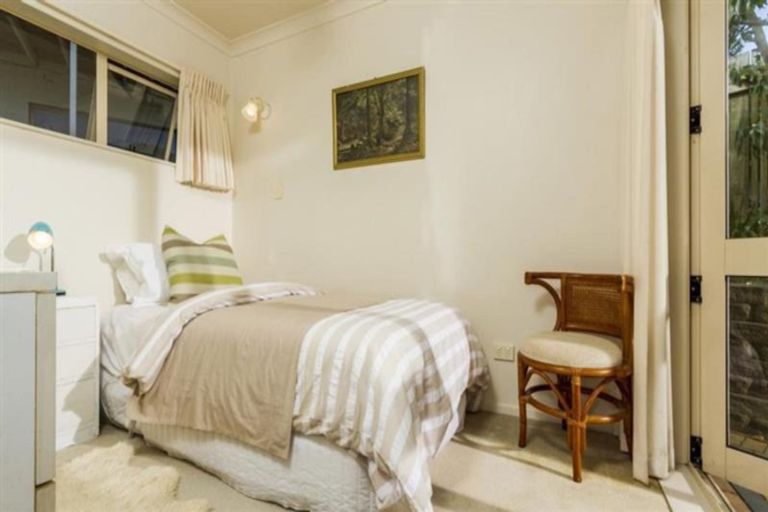 Photo of property in 18 Folkestone Street, Murrays Bay, Auckland, 0630