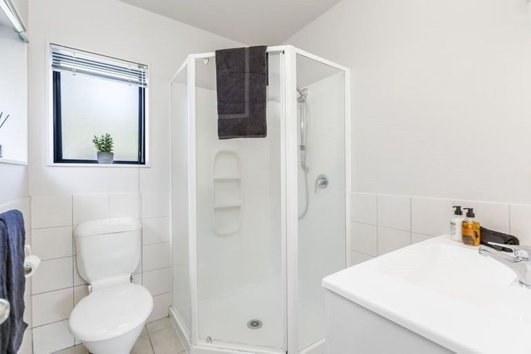 Photo of property in 16 Nimstedt Avenue, Oteha, Auckland, 0632