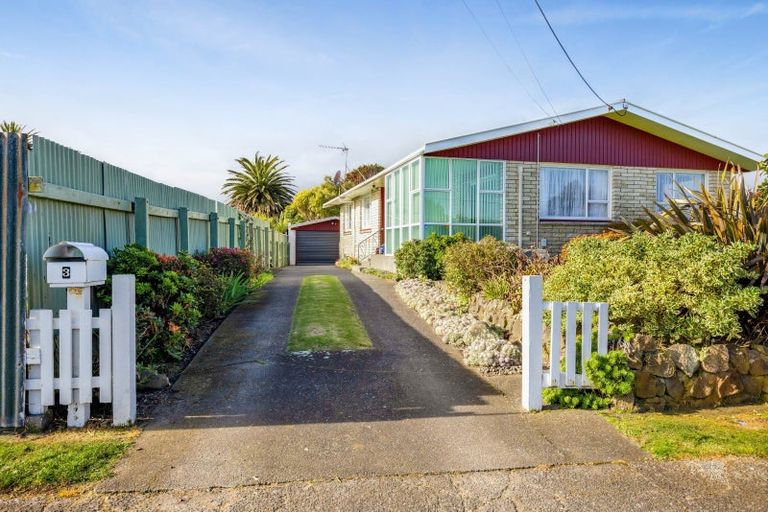 Photo of property in 3 Karaka Street, Hawera, 4610