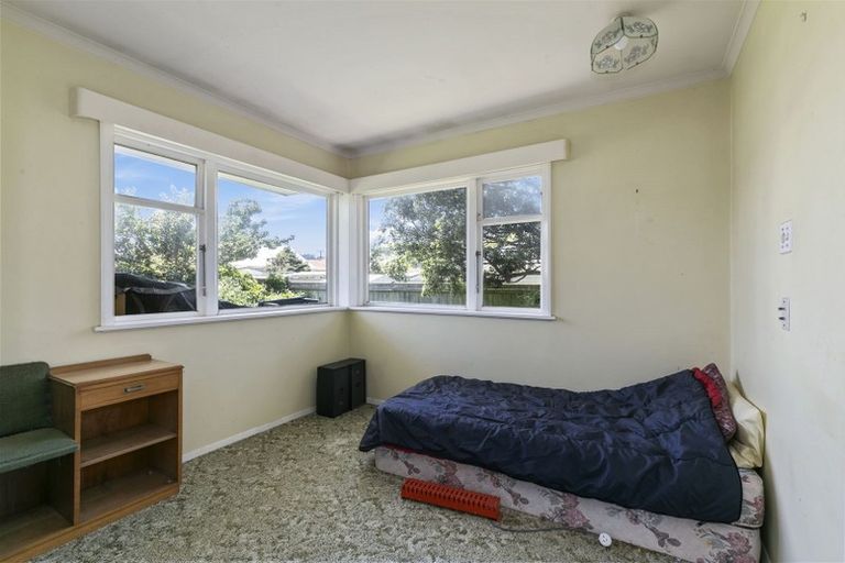 Photo of property in 9 Foster Street, Taita, Lower Hutt, 5011
