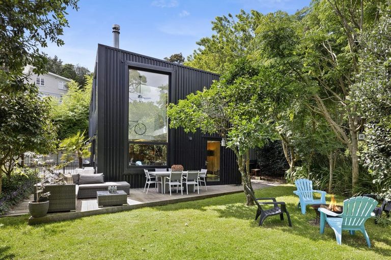 Photo of property in 76 Cutfield Road, New Plymouth, 4310