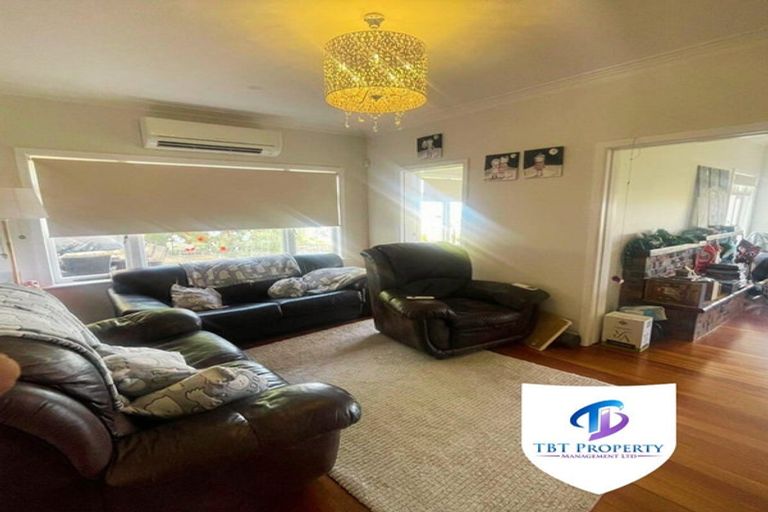 Photo of property in 12a Beach Road, Mellons Bay, Auckland, 2014