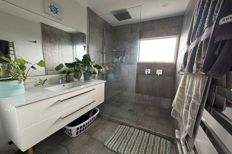 Photo of property in 2/1 Broadview Place, Howick, Auckland, 2014