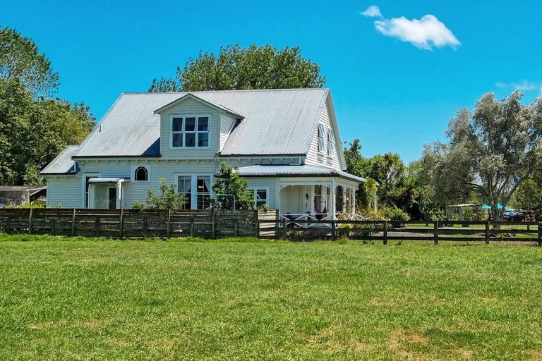 Photo of property in 2179 State Highway 16, Helensville, 0875