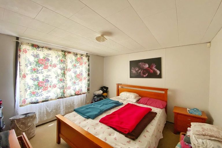 Photo of property in 1/3 Lynwood Road, New Lynn, Auckland, 0600