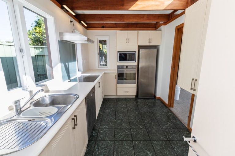 Photo of property in 39 Lucknow Terrace, Khandallah, Wellington, 6035