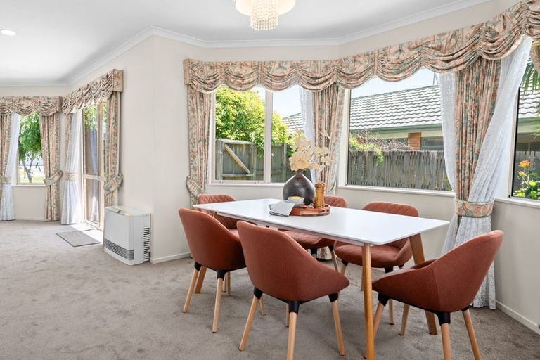 Photo of property in 22 Cairns Crescent, Rototuna, Hamilton, 3210