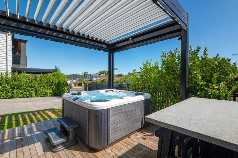 Photo of property in 3 Lemon Grove Lane, Greenhithe, Auckland, 0632