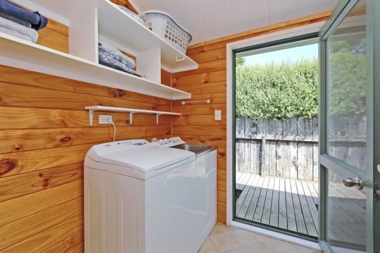 Photo of property in 8a Nimon Street, Havelock North, 4130