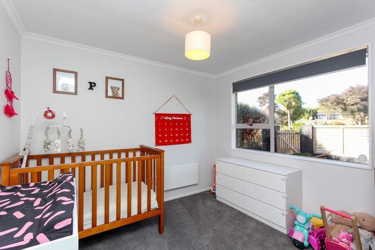 Photo of property in 5a Ambury Place, Merrilands, New Plymouth, 4312