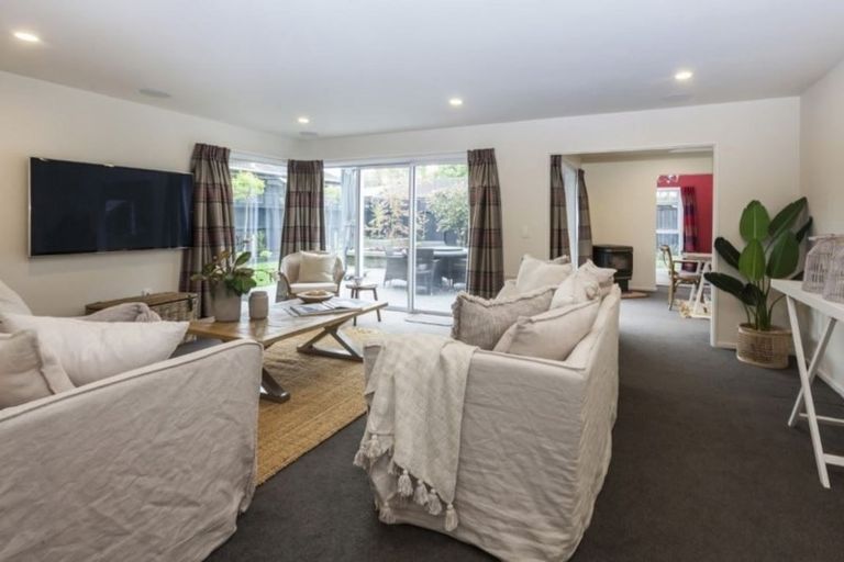 Photo of property in 33 Lakewood Drive, Burwood, Christchurch, 8083