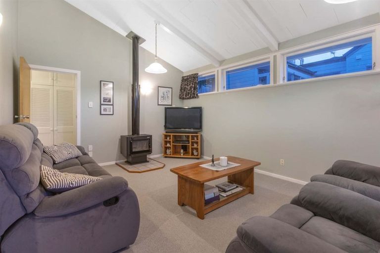 Photo of property in 37 Ernest Street, Ranui, Porirua, 5024
