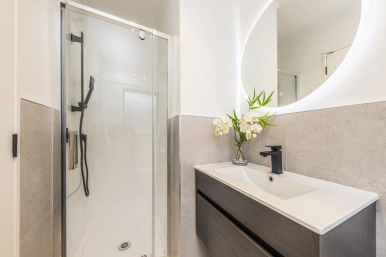 Photo of property in 43 Ewhurst Place, Goodwood Heights, Auckland, 2105