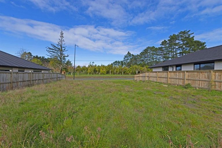 Photo of property in 43 Nobilo Road, Kumeu, 0810