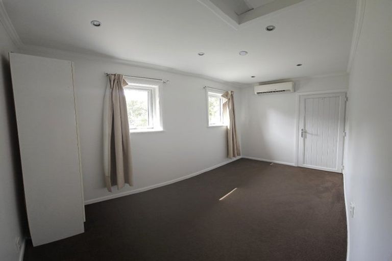 Photo of property in 43 Lyndfield Lane, Newlands, Wellington, 6037