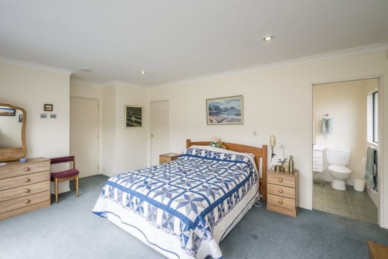 Photo of property in 38 Lorna Irene Drive, Raumati South, Paraparaumu, 5032