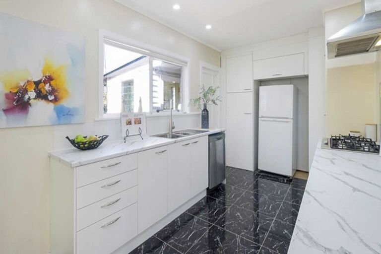 Photo of property in 64 Seabrook Avenue, New Lynn, Auckland, 0600
