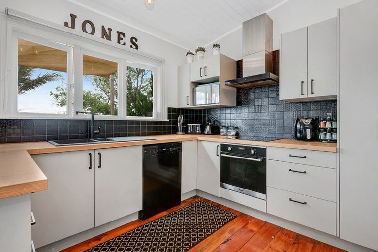 Photo of property in 31 Garfield Road, Helensville, 0800