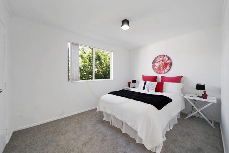 Photo of property in 3/10 Penion Drive, Flat Bush, Auckland, 2023