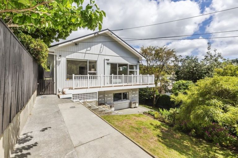 Photo of property in 20 Melbourne Road, Island Bay, Wellington, 6023