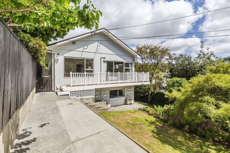 Photo of property in 20 Melbourne Road, Island Bay, Wellington, 6023