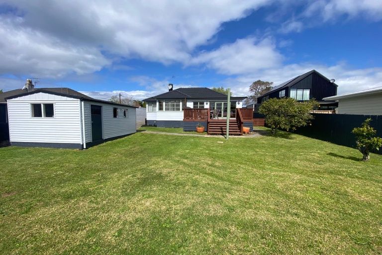 Photo of property in 21 Otakau Road, Milford, Auckland, 0620