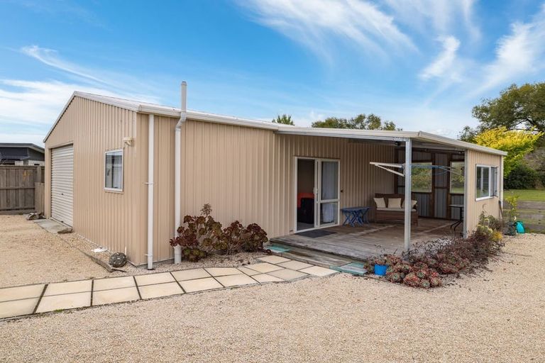 Photo of property in 8 Riverside Way, Amberley, 7410