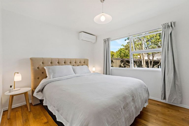 Photo of property in 31 Aplin Place, Birkdale, Auckland, 0626