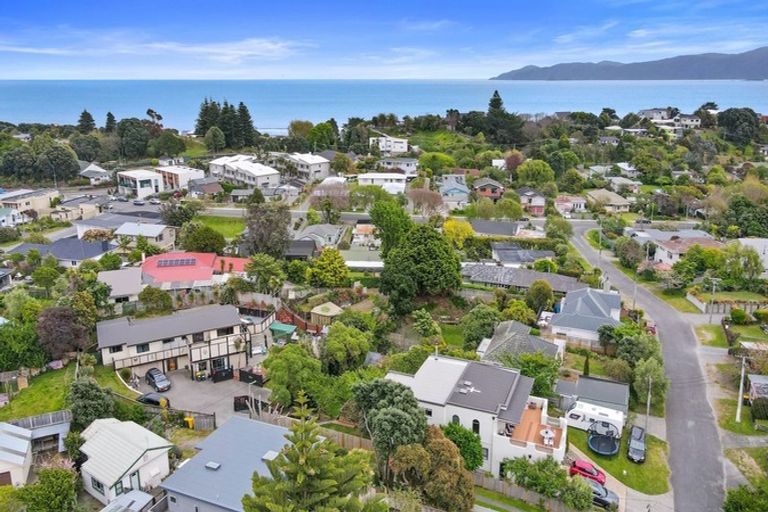 Photo of property in 12 Karaka Grove, Raumati Beach, Paraparaumu, 5032