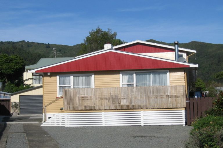 Photo of property in 8 Tanekaha Street, Stokes Valley, Lower Hutt, 5019