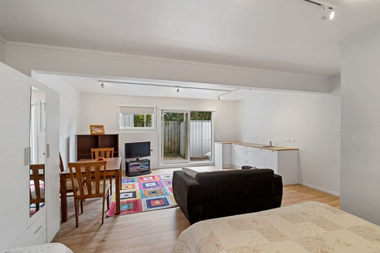 Photo of property in 1/9 Nigel Road, Browns Bay, Auckland, 0630