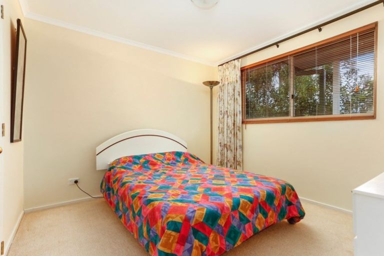 Photo of property in 1/7 Wiriana Place, Stanmore Bay, Whangaparaoa, 0932